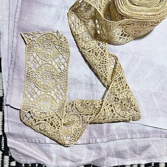 antique lace - Picture 1 of 6